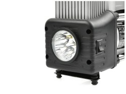 (obrázek pro) Dvoupístový kompresor do auta 10bar, 12V s LED svítilnou a příslušenstvím GEKO
