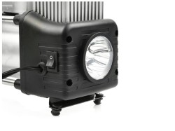 (obrázek pro) Dvoupístový kompresor do auta 10bar, 12V s LED svítilnou a příslušenstvím GEKO
