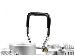 (obrázek pro) Dvoupístový kompresor do auta 10bar, 12V s LED svítilnou a příslušenstvím GEKO