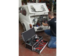 (obrázek pro) KRT640603B Hliníkový kufr 620x300x255mm 1 zásuvka KREATOR