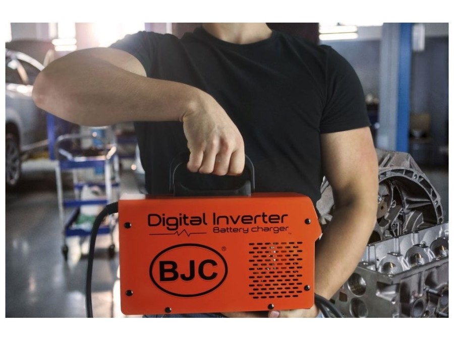 (obrázek pro) Digitální invertorová nabíječka baterií 12/24V 600A BJC