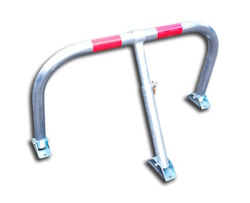 (obrázek pro) Manuální parkovací zábrana EKONOMY se zámkem, pasivní patky tl. 4 mm